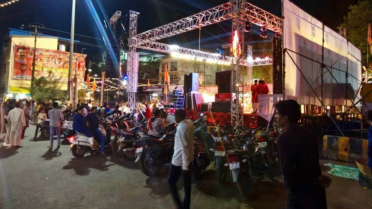 इंदौर में रोड पर लगे भजन संध्या के मंच ने बिगाड़ी यातायात व्यवस्था, तीन घंटे लगा जाम, परेशान हुए लोग
