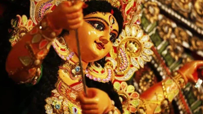 भारत ही नहीं, इन देशों में भी धूमधाम से मनाया जाता है दुर्गा पूजा का त्योहार; नेपाल से USA तक रौनक