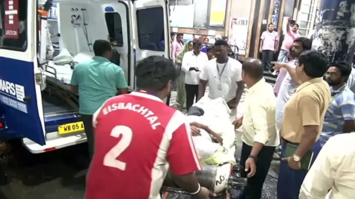 Kolkata Stampede: पूजा पंडाल में भगदड़ के बाद एक्शन, आयोजक समेत 14 लोग हिरासत में, सीएम ने STF जांच के दिए आदेश