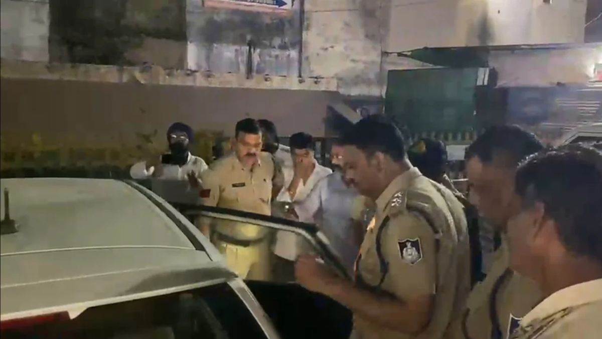 नर्मदापुरम में दिल दहला देने वाली घटना: रेलवे ट्रैक पर मिला पटवारी का शव, शाम को उन्हीं की कार में मिले बच्चों के शव