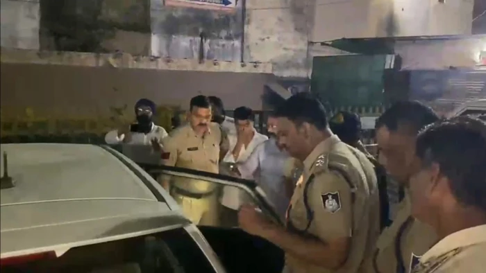 नर्मदापुरम में दिल दहला देने वाली घटना: रेलवे ट्रैक पर मिला पटवारी का शव, शाम को उन्हीं की कार में मिले बच्चों के शव