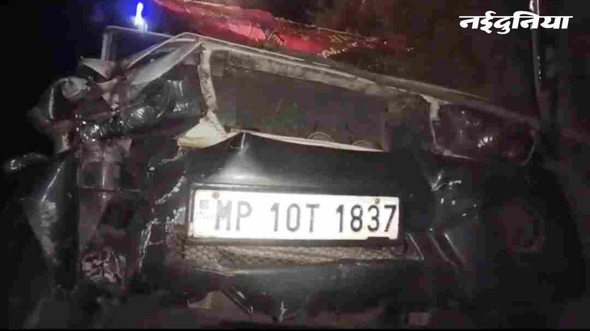 धार में महाकाली दर्शन करने निकले श्रद्धालुओं से भरा वाहन हाईवे पर पलटा, 10 घायल, 4 की हालत गंभीर
