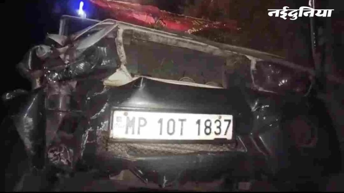 धार में महाकाली दर्शन करने निकले श्रद्धालुओं से भरा वाहन हाईवे पर पलटा, 10 घायल, 4 की हालत गंभीर