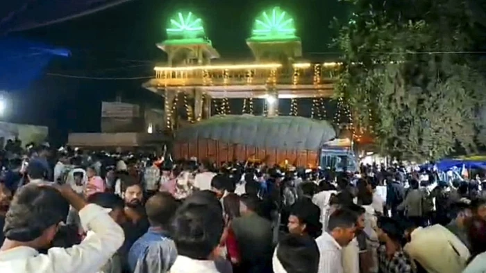 शीतला माता मंदिर हादसे से खुली अफसरों की पोल, पहले ही तय था सप्तमी-अष्टमी और नवमी को रहेगी 'नो एंट्री', फिर भी घुसा ट्रक