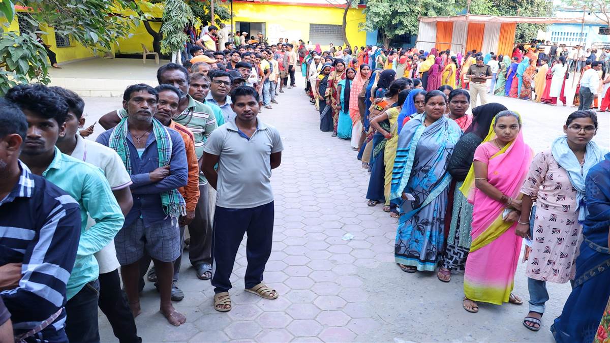Raigarh Cg Election 2023: खरसिया में 81 प्रतिशत से ज्यादा मतदान - More than  81 percent voting in Kharsia