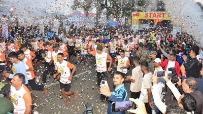 Surya Half Marathon : सूर्या हाफ मैराथन में बच्चे-युवा, महिलाओं और बुजुर्गों का अद्भुत संगम ... सेना और सिविलियंस ने मिलकर रचा कीर्तिमान, देखें फोटो