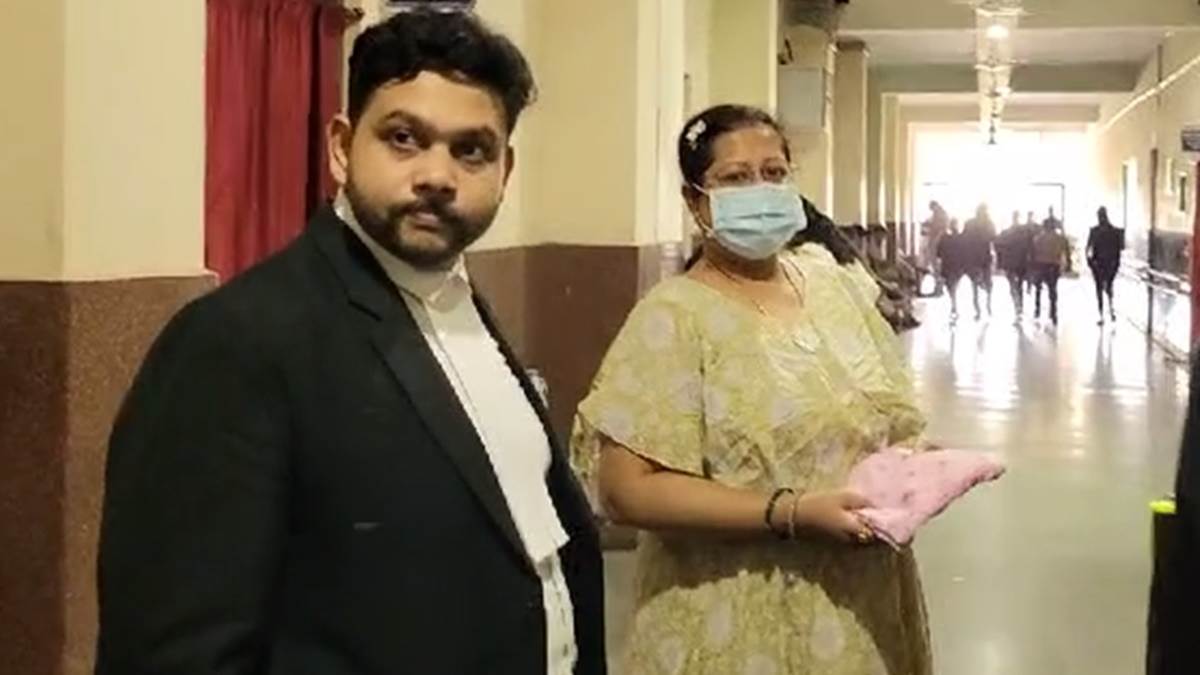 सौम्या चौरसिया: आय से अधिक संपत्ति मामले में गिरफ़्तार की गई सौम्या को ईओडब्ल्यू ने अदालत में पेश किया