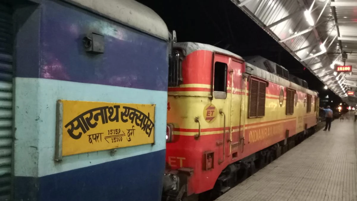 Mahakumbh 2025: महाकुंभ समापन से पहले रेलवे ने श्रद्धालुओं को दिया झटका, 3 दिन नहीं चलेगी सारनाथ एक्सप्रेस