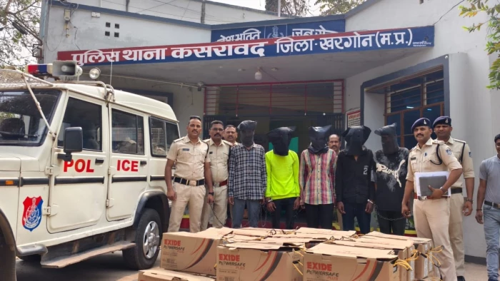 जिसके जिम्मे थी सिक्योरिटी वही गार्ड निकले बैटरी चोर, माल पर हाथ साफ कर खुद मचाया शोर