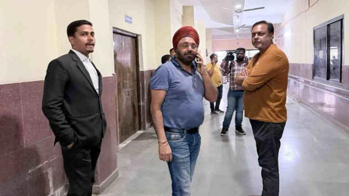 शराब और DMF घोटाले में दो नई गिरफ्तारियां, पूर्व आबकारी अधिकारी नवीन तोमर और कारोबारी सतपाल छाबड़ा अरेस्ट