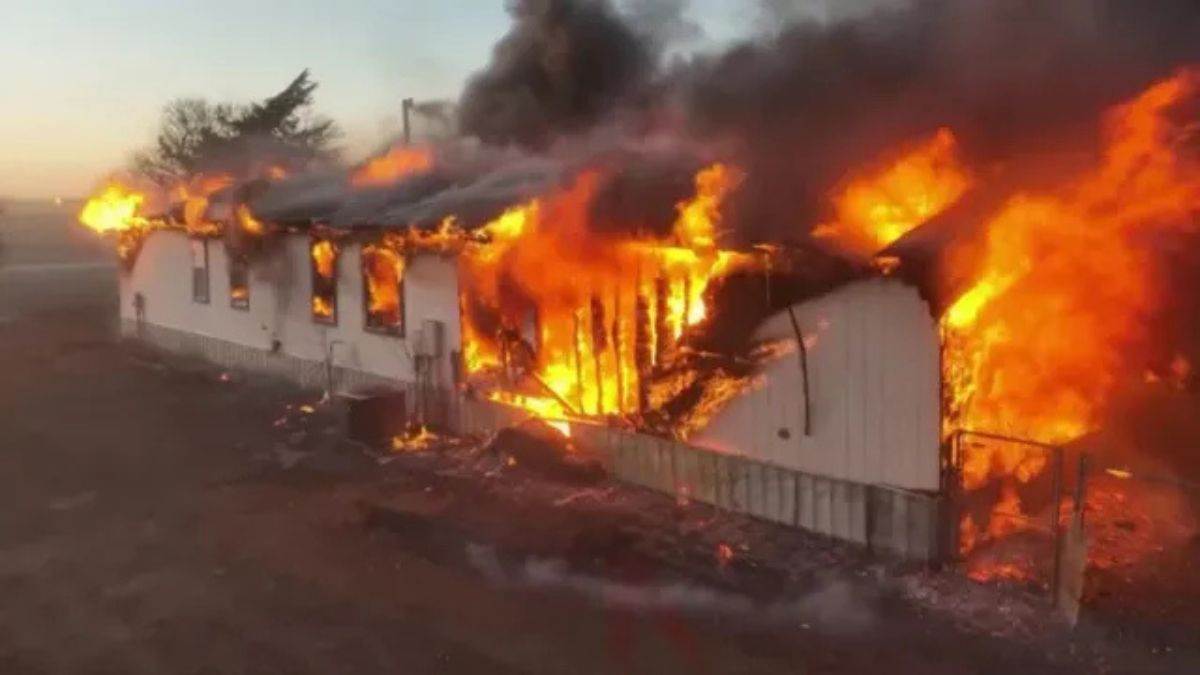 अमेरिका के ओक्लाहोमा में कुदरत का कहर, शिकागो शहर जितने बड़े इलाके में फैली आग, हजारों एकड़ जमीन जलकर राख