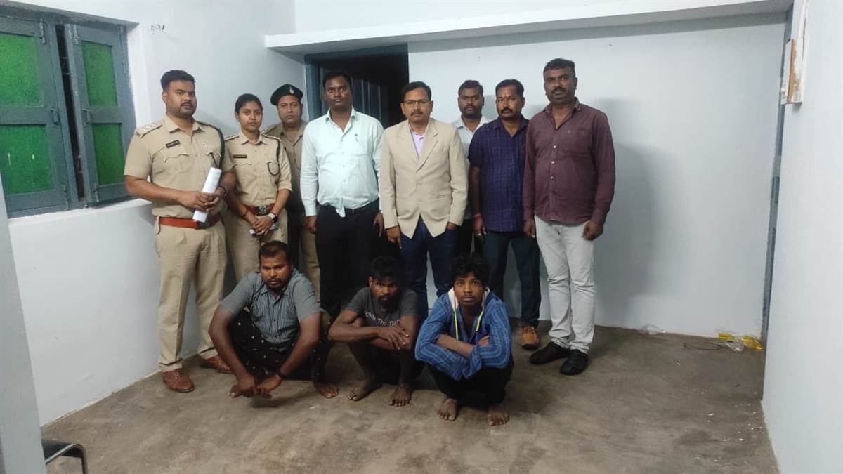 Ambikapur News:10 किलो पैंगोलिन शल्क के साथ तीन आरोपित गिरफ्तार