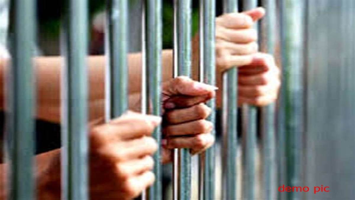 Indore Crime News: ड्रग्स तस्कर ‘आंटी’ के बेटे को गिरफ्तार कर गुप्त स्थान पूछताछ कर रही पुलिस