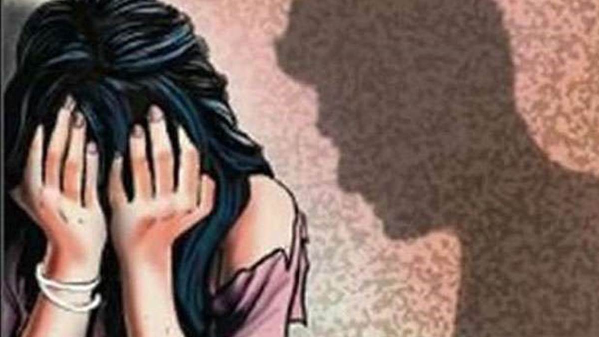 Jabalpur News: शिक्षक पर पांचवीं की छात्राओं से कक्षा में अश्लील डांस कराने का आरोप