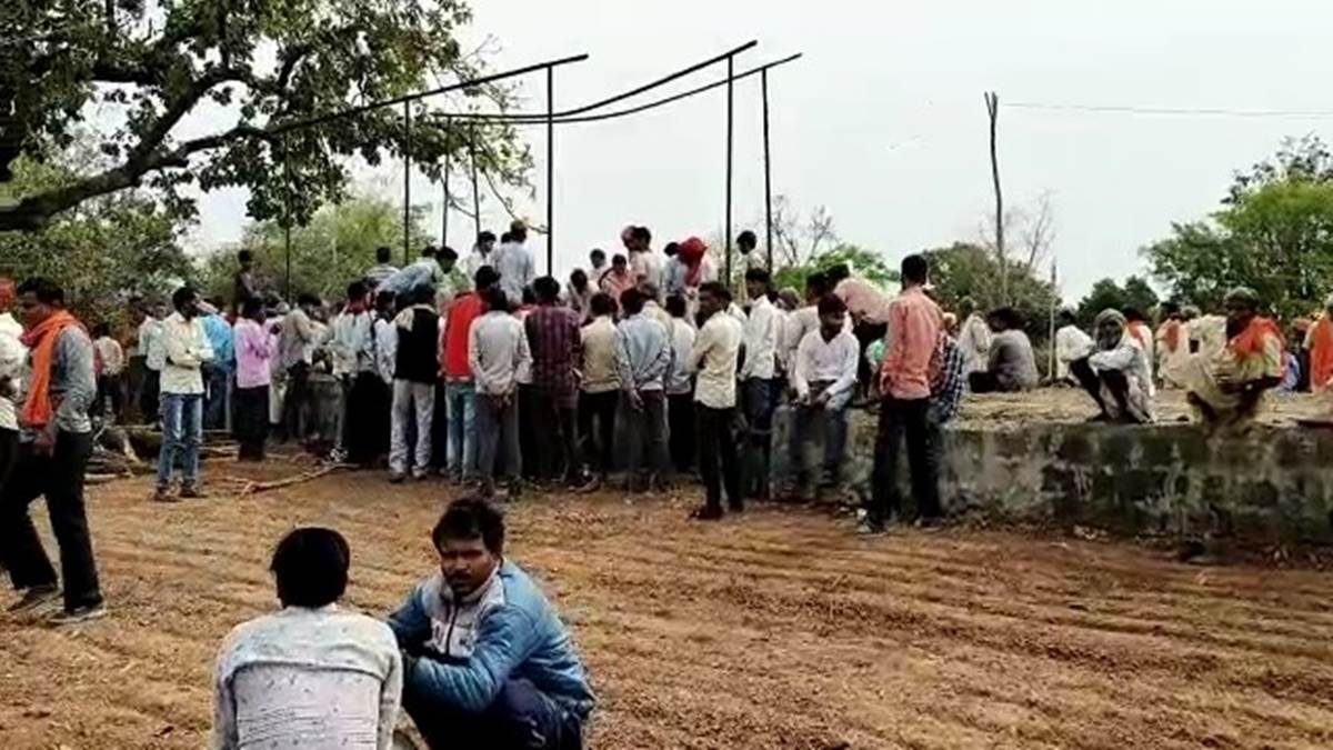 Shivpuri News: अंतिम संस्कार में माननीयों को होना था शामिल, इसलिए रातों-रात करा दी मुक्तिधाम की सफाई