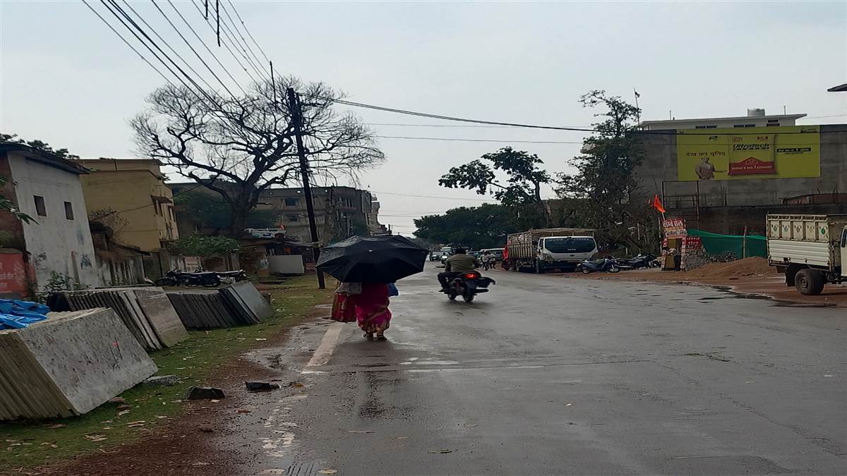 Jashpur News:एक घंटे से अधिक हुई मूसलाधार वर्षा से तर बतर हुआ शहर