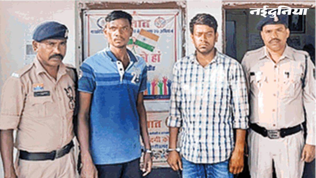 मोबाइल लूट के दौरान हुई झूमाझटकी, लुटेरे की गर्दन में ही धंसा चाकू, मौत