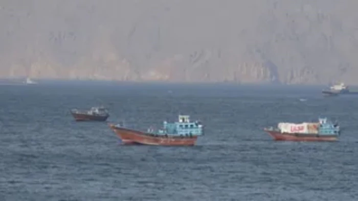 'आपने ही क्लीयरेंस दी थी, अब गोली चला रहे...', होर्मुज में गोलीबारी से मची अफरा-तफरी,  SOS ऑडियो आया सामने