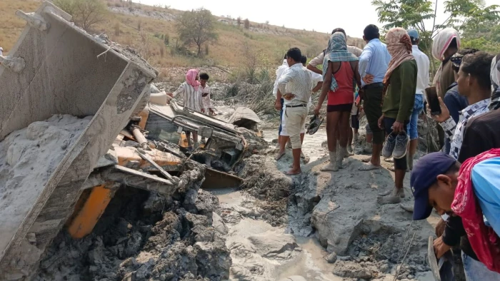 कोरबा में राखड़ डेम फूटने से बड़ा हादसा: राख के सैलाब में दबकर JCB ऑपरेटर की मौत, सुरक्षा पर उठे सवाल