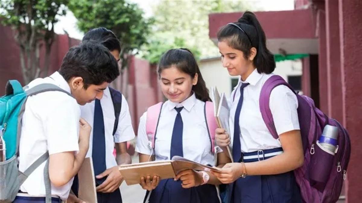 School Holiday: नर्सरी से 12वीं तक के स्कूलों में सोमवार को होगी छुट्टी, डीएम ने जारी किए आदेश