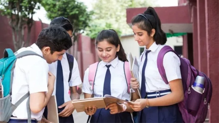 School Holiday: नर्सरी से 12वीं तक के स्कूलों में सोमवार को होगी छुट्टी, डीएम ने जारी किए आदेश