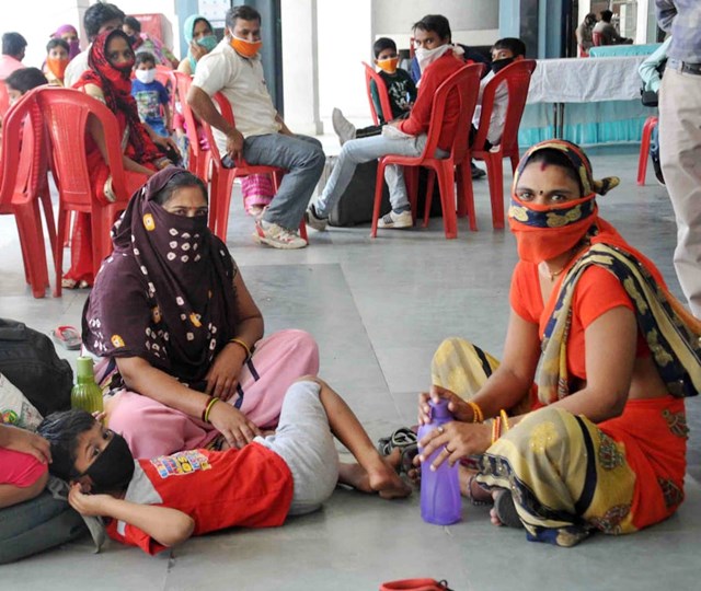 अब कहीं जा नहीं सकते