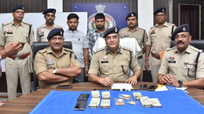 फेरीवाले बनकर कॉलोनियों में करते थे रेकी, दुर्ग-भिलाई समेत कई शहरों में चोरियों का खुलासा; 63.50 लाख का सोना-कैश बरामद