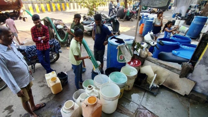 जलसंकट: इंदौर में बिगड़ रहे हालात नगर निगम के 6500 बोरिंग में से 3538 पूरी तरह सूख गए