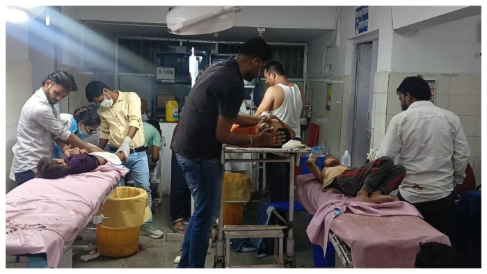 मैहर जा रहे श्रद्धालुओं के ट्रैक्टर को ट्रक ने मारी टक्कर, ट्राली दूर उछलकर गिरी, तीन की मौत, 20 से अधिक घायल
