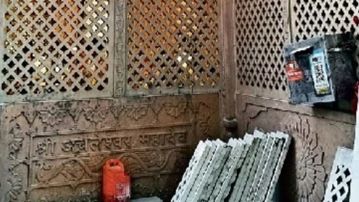 अचलेश्वर मंदिर में एसी लगाने का प्लान ड्रॉप, आखिरी खिड़की में जाली लगने से गर्भगृह होगा पूरी तरह पैक