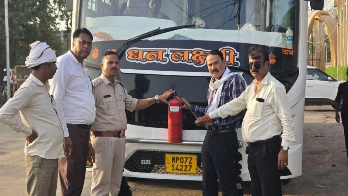 ग्वालियर में बसों का सेफ्टी ऑडिट ... परिवहन विभाग ने जांची 62 बसें, कई तरह की मिलीं गड़बड़ियां