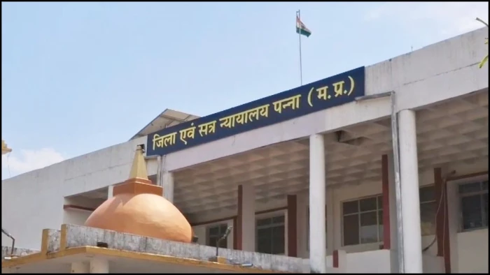 ट्रैक्टर छोड़ने के बदले मांगी थी ₹35,000 की रिश्वत, अब कोर्ट ने सुनाई 5 साल की कैद, ₹25-25 हजार का जुर्माना भी लगाया
