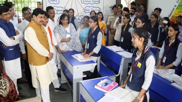 छात्रा ने पूछा- आपकी तरह योग्य कैसे बनें, मुख्यमंत्री डॉ. मोहन यादव ने दिया निरंतर पढ़ाई का मंत्र