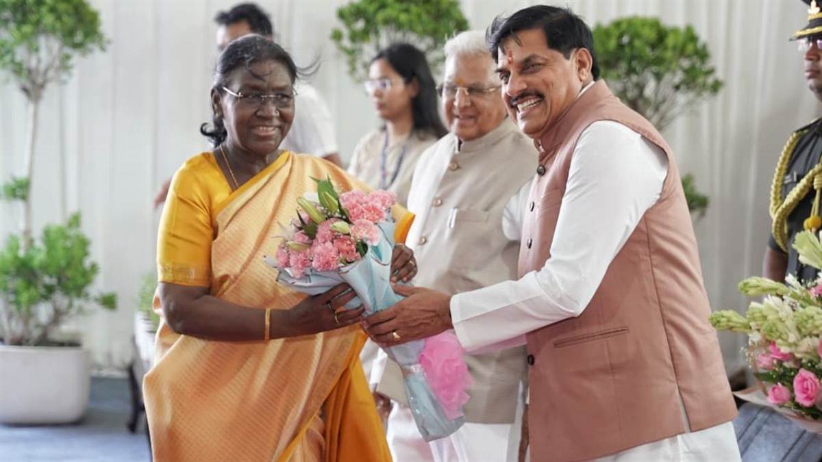 राष्ट्रपति द्रौपदी मुर्मु ने विश्व सिकल सेल दिवस पर एनीमिया उन्मूलन कार्यक्रम में प्रदर्शनी का किया अवलोकन