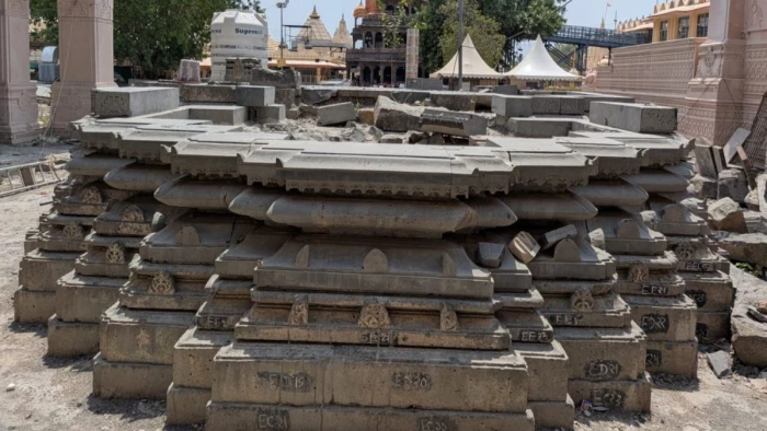 महाकाल मंदिर में एक हजार साल पुरानी स्थापत्य शैली में पत्थरों को तराश रहे कलाकार, उज्जैन में आकार ले रहा प्राचीन शिव मंदिर