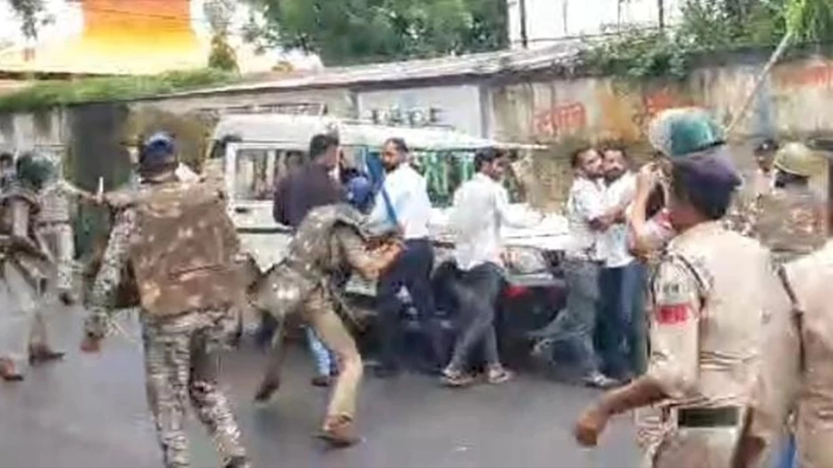 राजपूत हॉस्टल में घुसकर लाठीचार्ज के मामले में हरदा के एसपी को हटाएगी सरकार