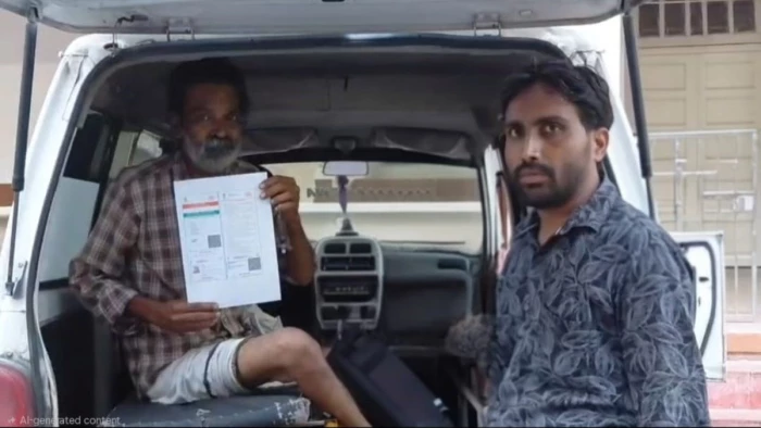 बिना आधार कार्ड लाए मजदूर के इलाज बाधा, छुट्टी के दिन एंबुलेंस से जबलपुर कलेक्टर कार्यालय पहुंचा, फिर जो हुआ