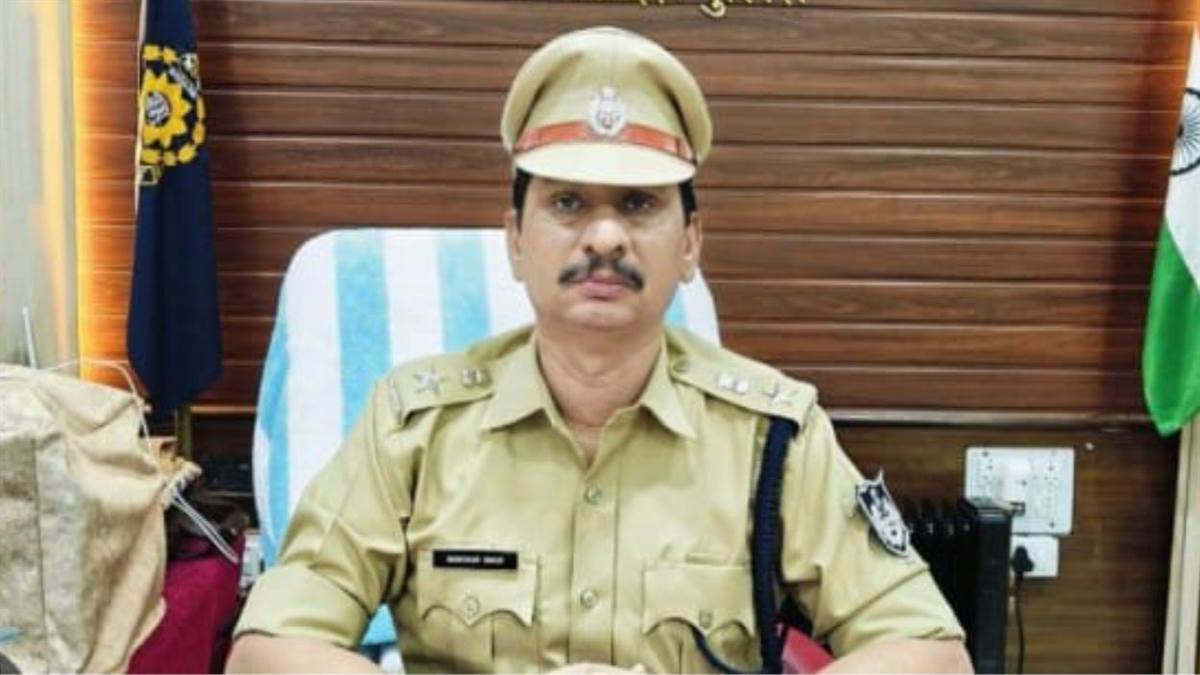 जिद पड़ी भारी, हटाए गए टीकमगढ़ एसपी, सीएम का काफिला रुकवाने और प्रोटोकॉल उल्लंघन पर सरकार का बड़ा एक्शन