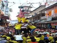 Janmashtami 2022 : राजधानी के श्रीकृष्ण मंदिरों में भक्तों की उमड़ी भीड़, दही-मिश्री व पंजीरी का बंटा प्रसाद