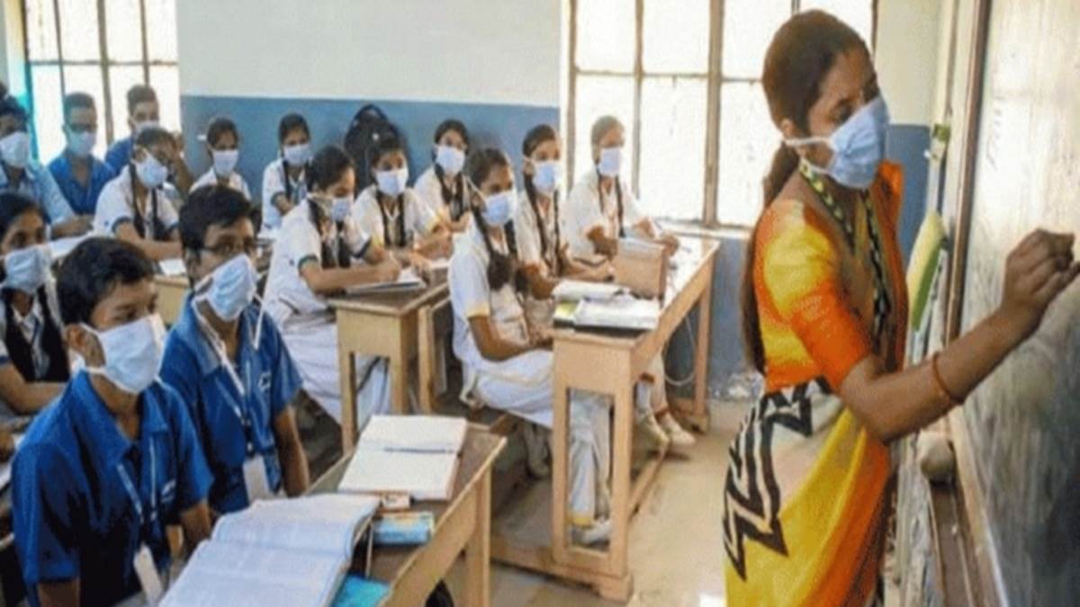 Govt School in MP: पढ़ाई के लिए पहली पसंद बने सरकारी स्कूल, प्रवेश लेने  वालों की संख्‍या बढ़ी - Govt School in MP: Government schools became first  choice for studies, Number of
