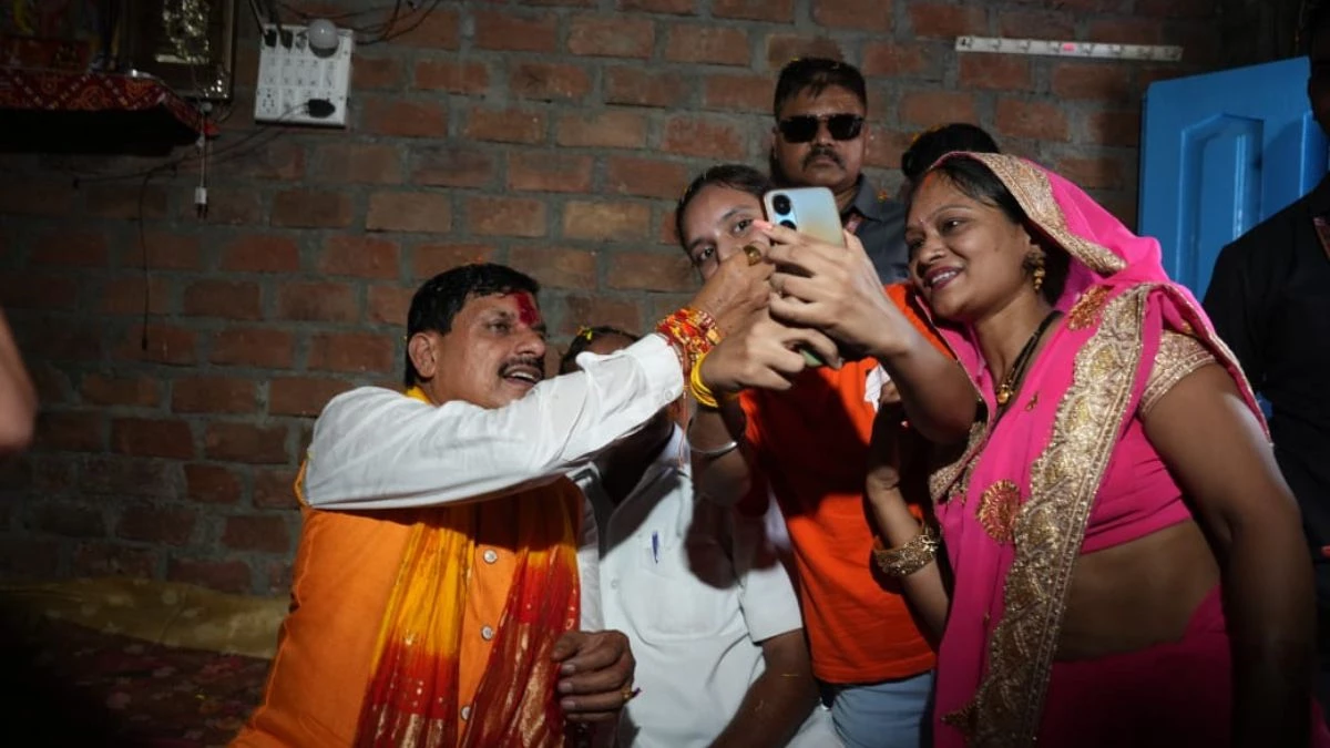 MP News: अचानक लाडली बहनों के घर पहुंचे मुख्यमंत्री डॉ यादव और बंधवाई राखी, भाव विभोर हुई बहनें