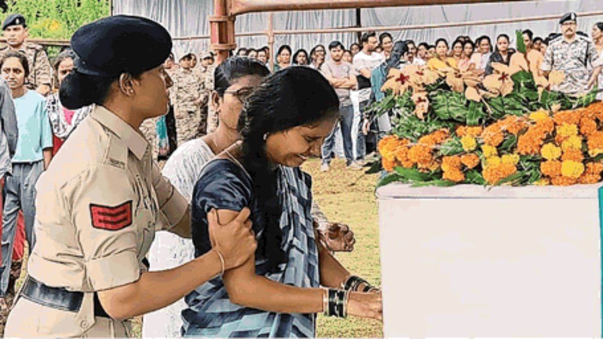 ‘पति को खोने का गम तो है, लेकिन...' IED ब्लास्ट में शहीद जवान की गर्भवती पत्नी के शब्द सुनकर जवानों की आंखें हुईं नम