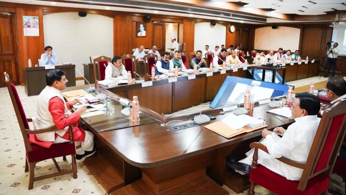 MP Cabinet Meeting: भोपाल में 371.95 करोड़ की लागत से बनेगा EMCS; गीता भवन और वेलनेस सेंटर को मंजूरी, जनजातीय छात्रों को स्कॉलरशिप