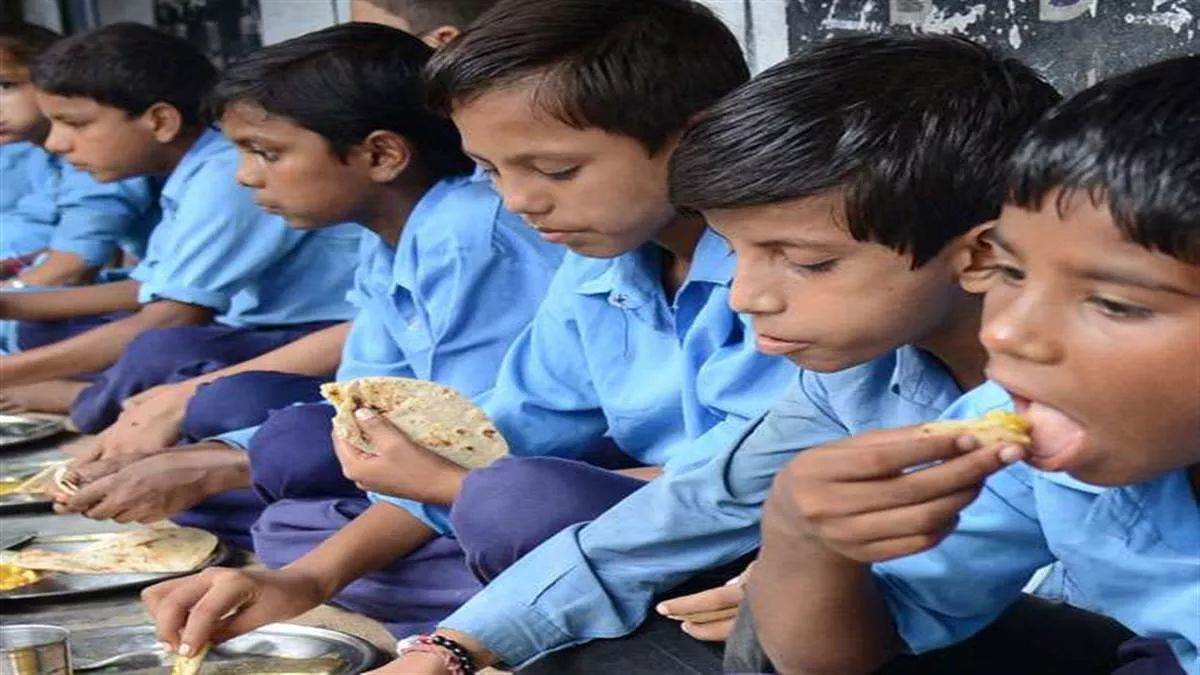 Chhattisgarh: बेमेतरा के स्कूल के खाने में संदिग्ध गोली मिलने से हड़कंप, 26 बच्चों का अस्पताल में चल रहा इलाज