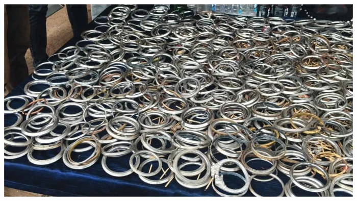 पोड़ी दल्हा पहाड़ मेले में पुलिस की सख्ती: 5500 भारी स्टील कड़े उतरवाए, 150 पाव शराब जब्त, ड्रोन से निगरानी