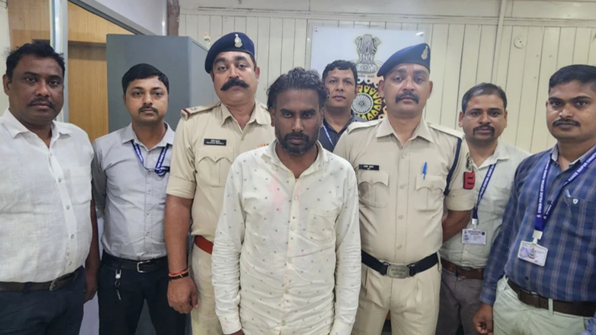 CM विष्णुदेव साय की फर्जी आईडी बनाकर करता था ठगी, कपड़ा दुकान का मैनेजर निकला आरोपी