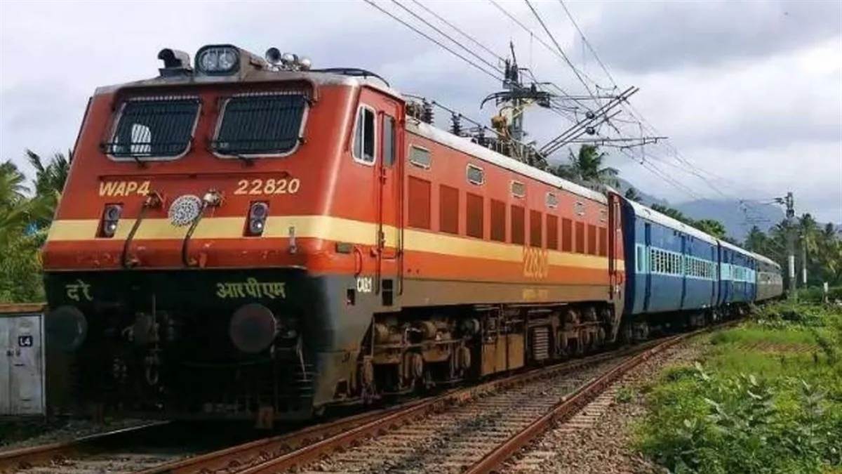 Navratri Special Trains: प्रयागराज से पटना और लखनऊ के लिए रेलवे ने चलाईं दो पूजा विशेष ट्रेन