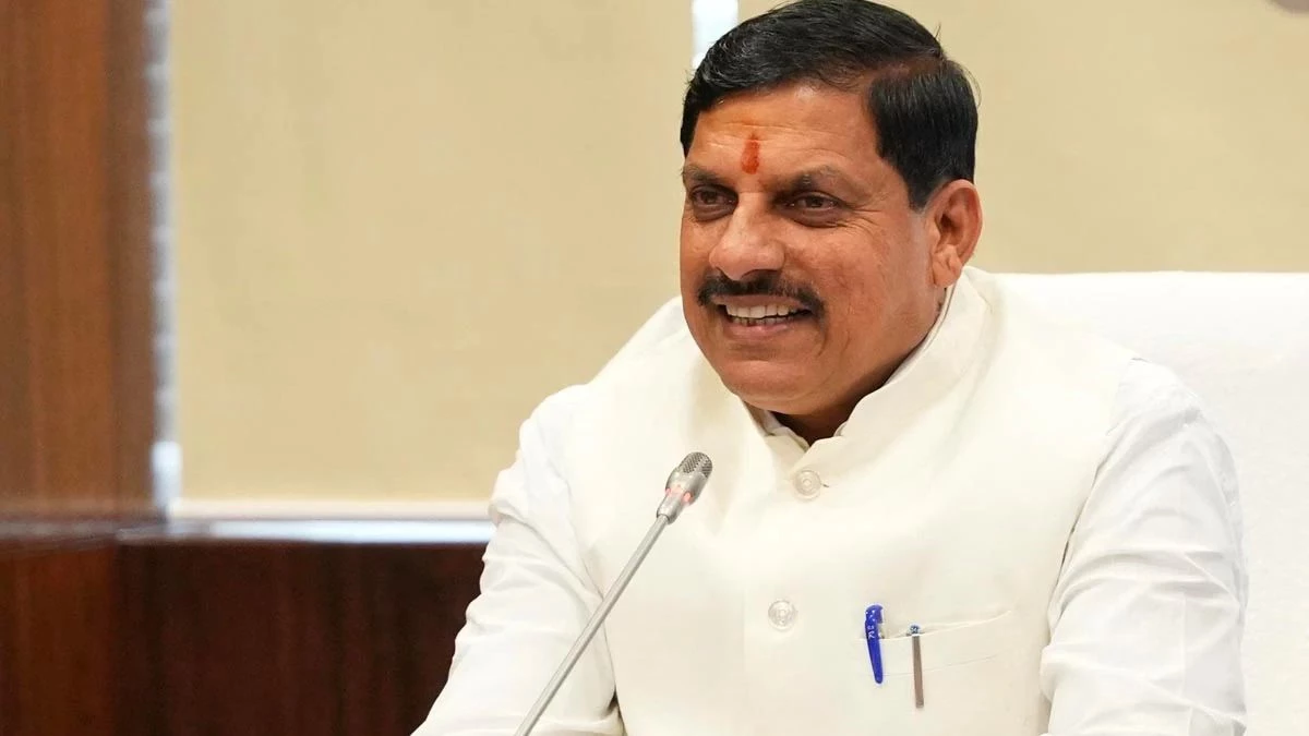 सीएम मोहन यादव ने झाड़ू लगाकर दिया स्वच्छता का संदेश, 'सेवा पखवाड़ा' के तहत अस्पतालों की सफाई पर जोर