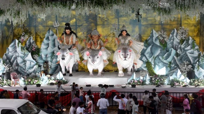 रायपुर के गणेश उत्सव में इन मार्गों पर बढ़ गया यातायात का दबाव, ट्रैफिक पुलिस ने जारी की एडवाइजरी