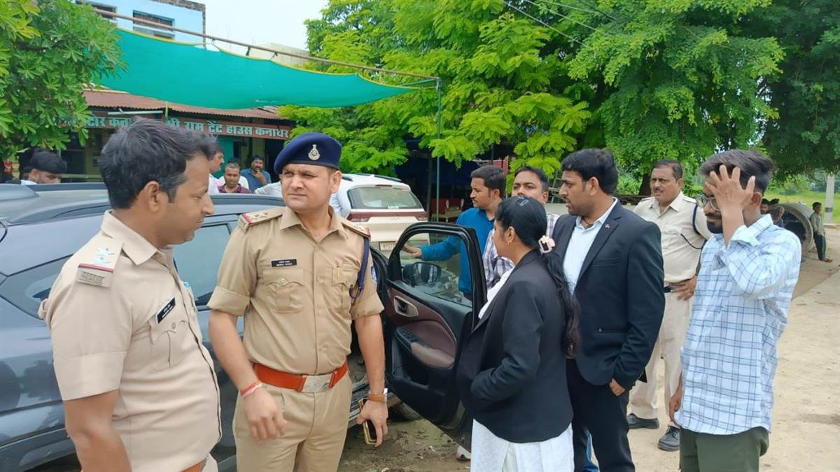भिंड में चेकिंग के दौरान लग्जरी वाहनों पर कार्रवाई: ड्राइवरों ने दिखाई नेतागिरी तो मजिस्ट्रेट ने ठोका 6-6 हजार का जुर्माना, वसूले 50 हजार